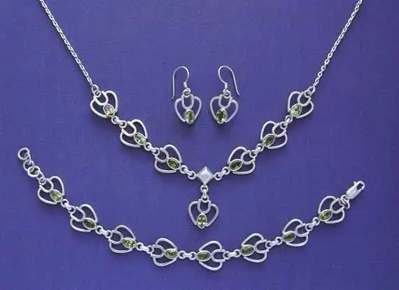 Classically Styled Chunky Silver Jewelry Set for Anniversary Celebrations