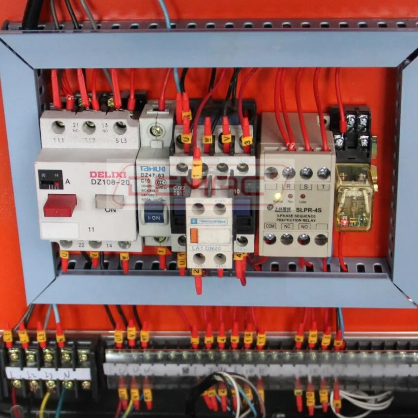 Single head cutting saw aluminum window machine