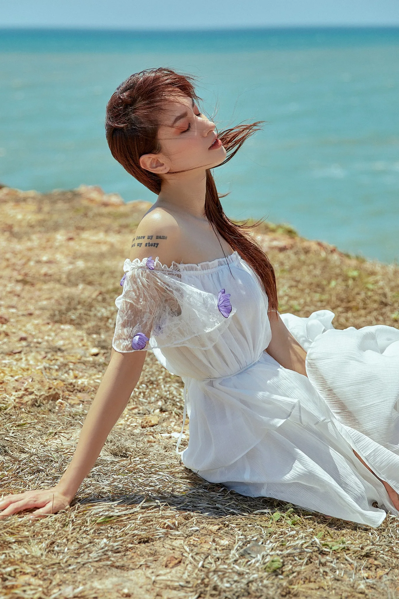 2021 New Arrival Ball Gown Boho Retro Vintage Women Sexy Off Shoulder Embroidered Flared Sleeve Lace Wedding Dresses