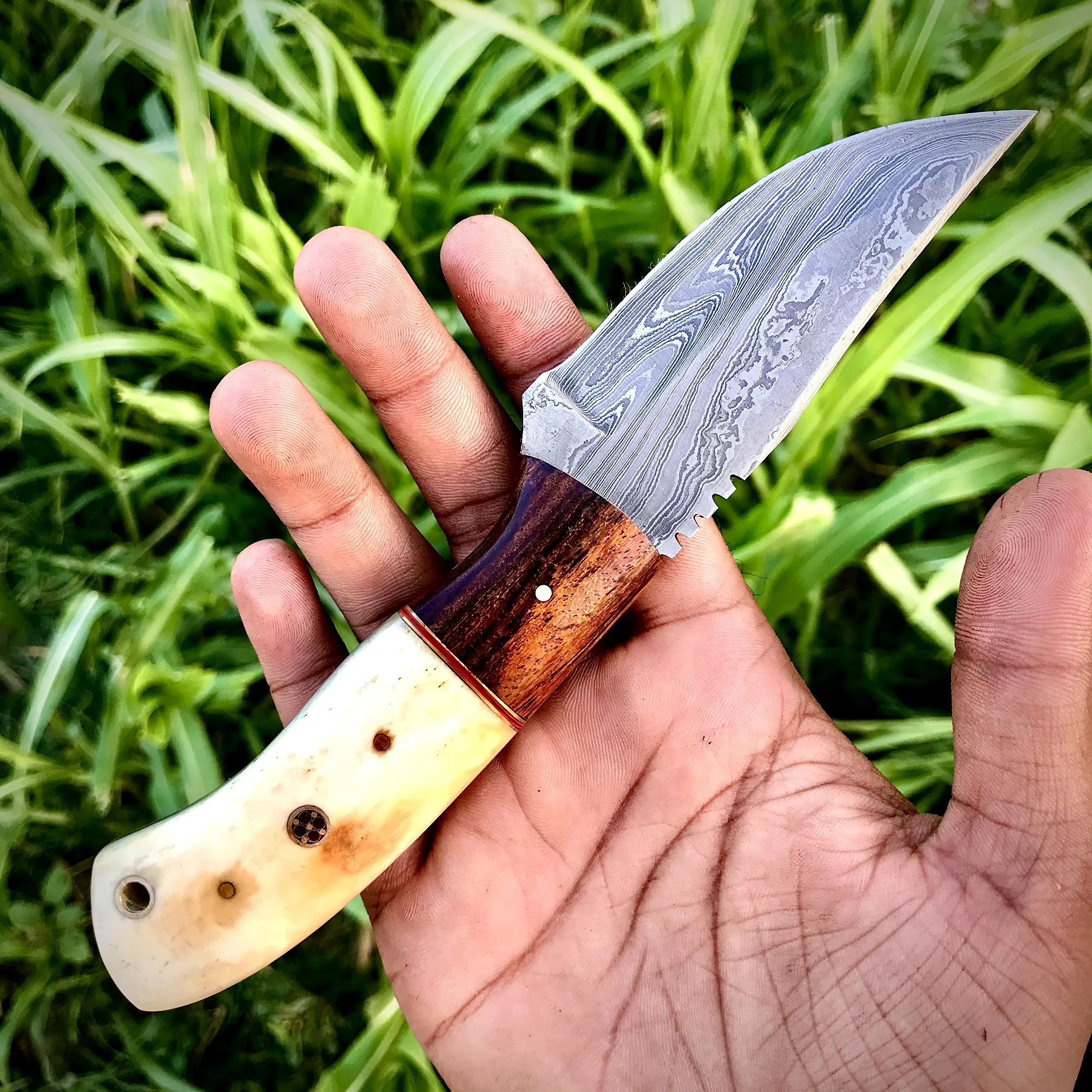 
Custom Handmade Damascus Steel Hunting Knife Fixed Blade Razor Sharp Whole Sale Outdoor knife 