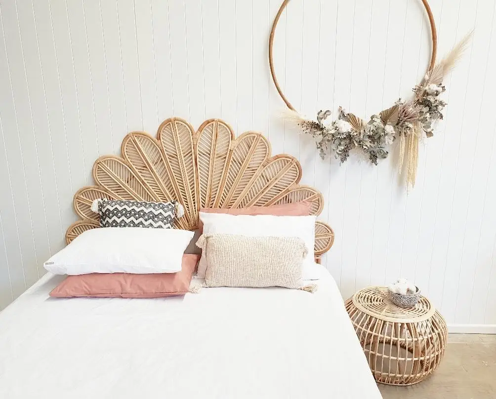 Винтажный ротанговый изголовье из павлина сделанное во Вьетнаме ротанга с цветами