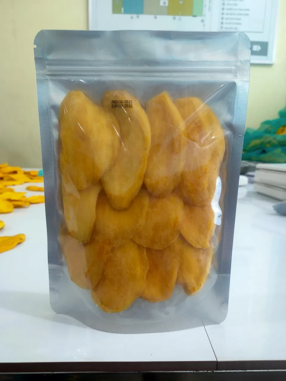 Best Selling Oval Shape Vacuum Pack Packaging Sweet Taste Fresh Dried Mango Origin From Minh Chau Brand Vietnam