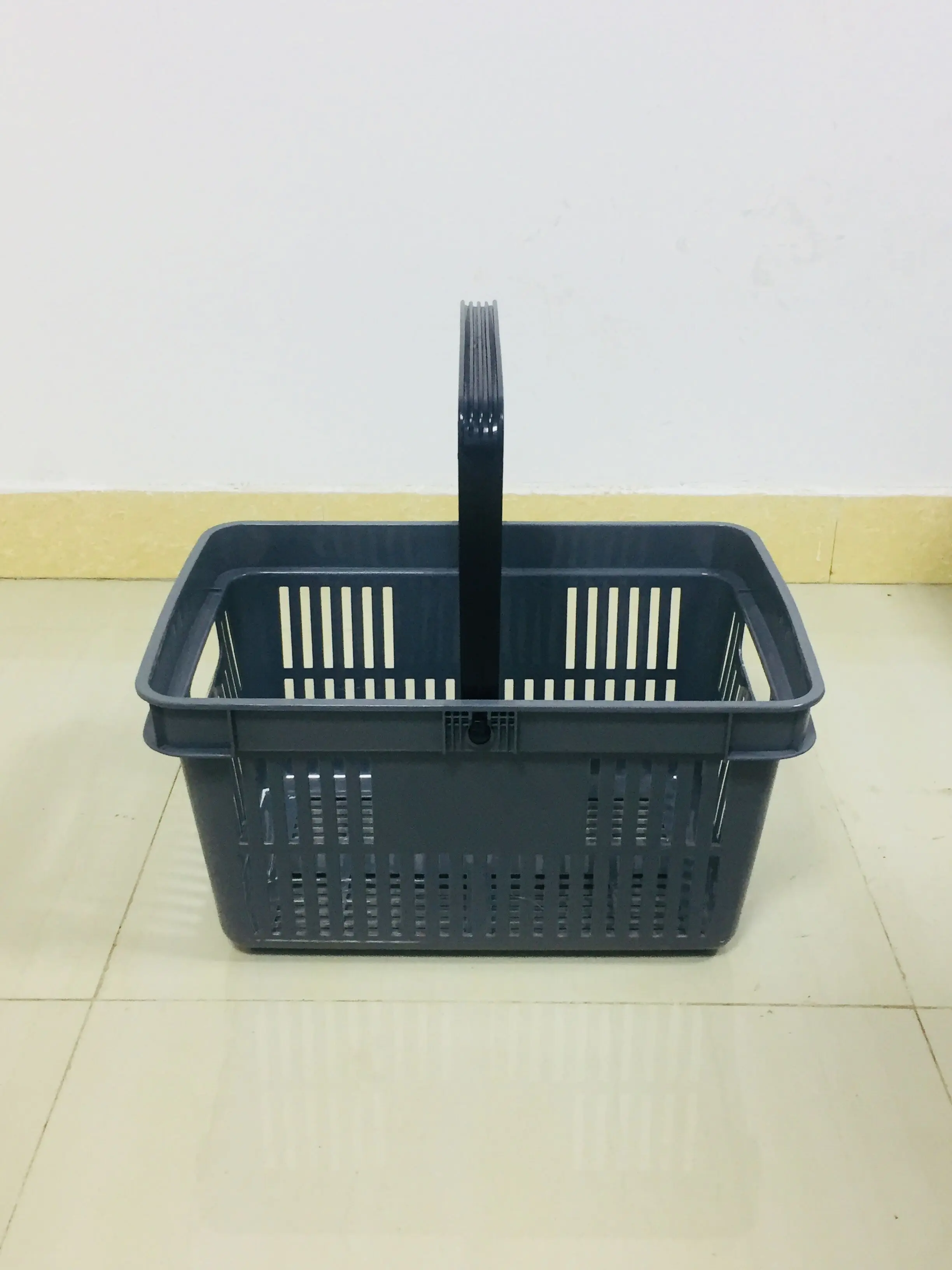 
MOQ 100 PCS 27L supermarket pharmacy plastic hand carry shopping basket for sale 