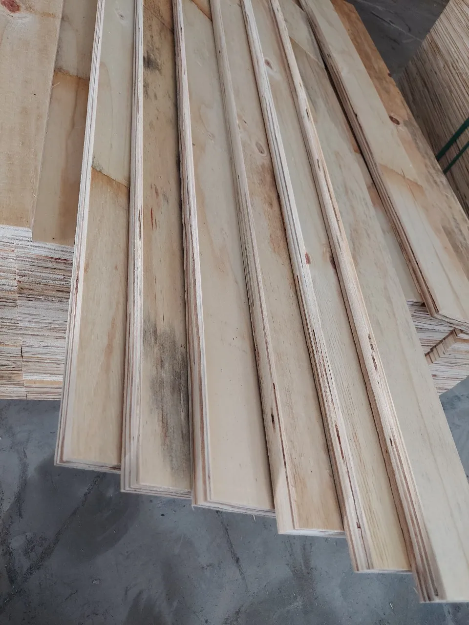 Вьетнамская LVL упаковочная фанера для коробок поддонов ящиков ламинированного шпона пиломатериалы