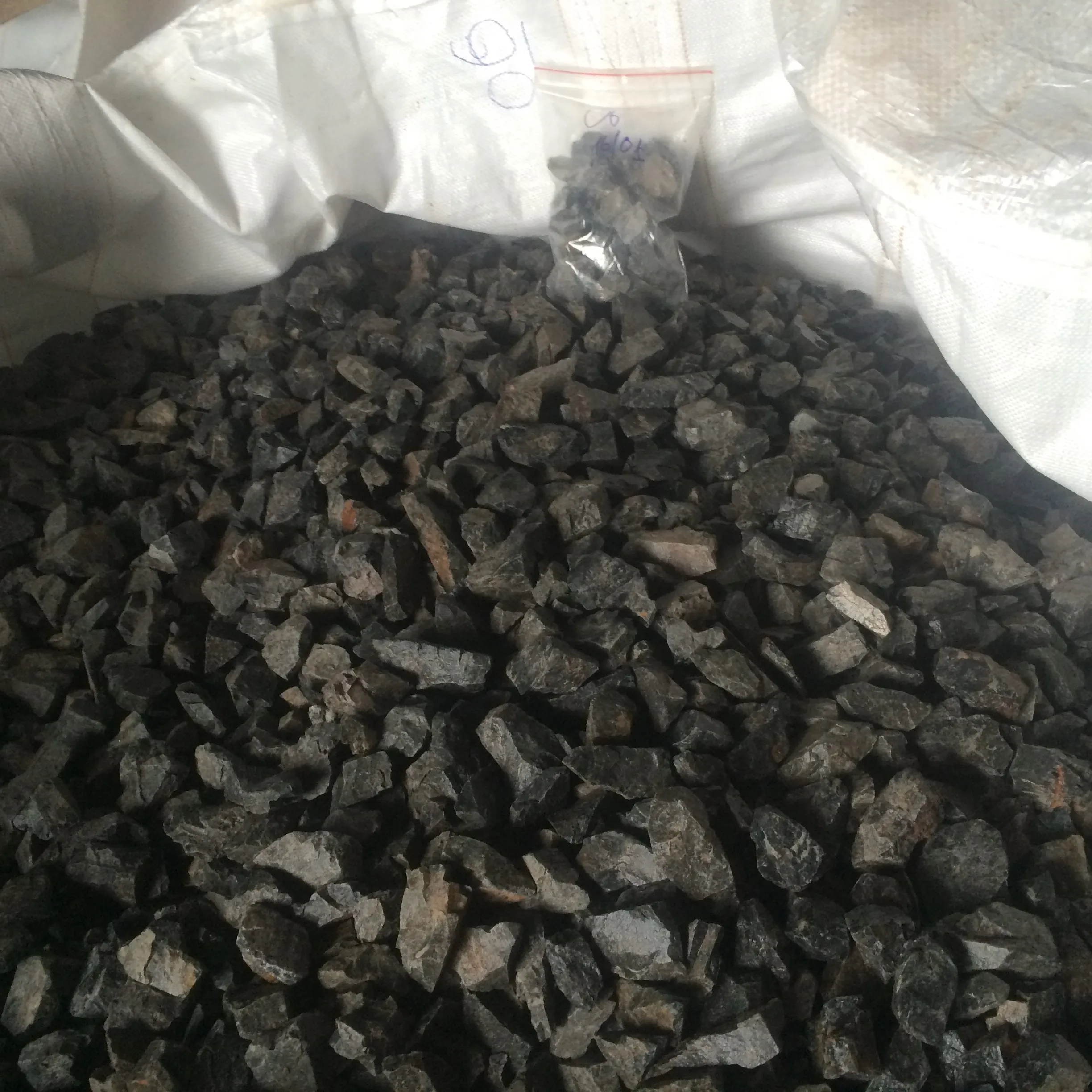 
Vietnam Low Iron Grey Dolomite Lump For Floating Glass Making 