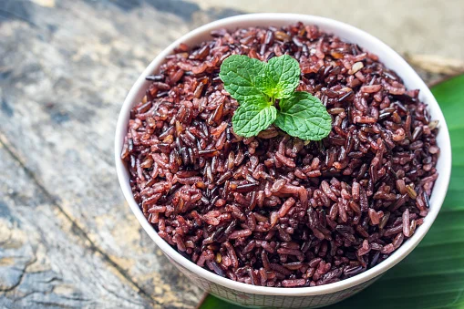 Фиолетовый рис легко переваривается помогает нагревать желудок/поставщик риса