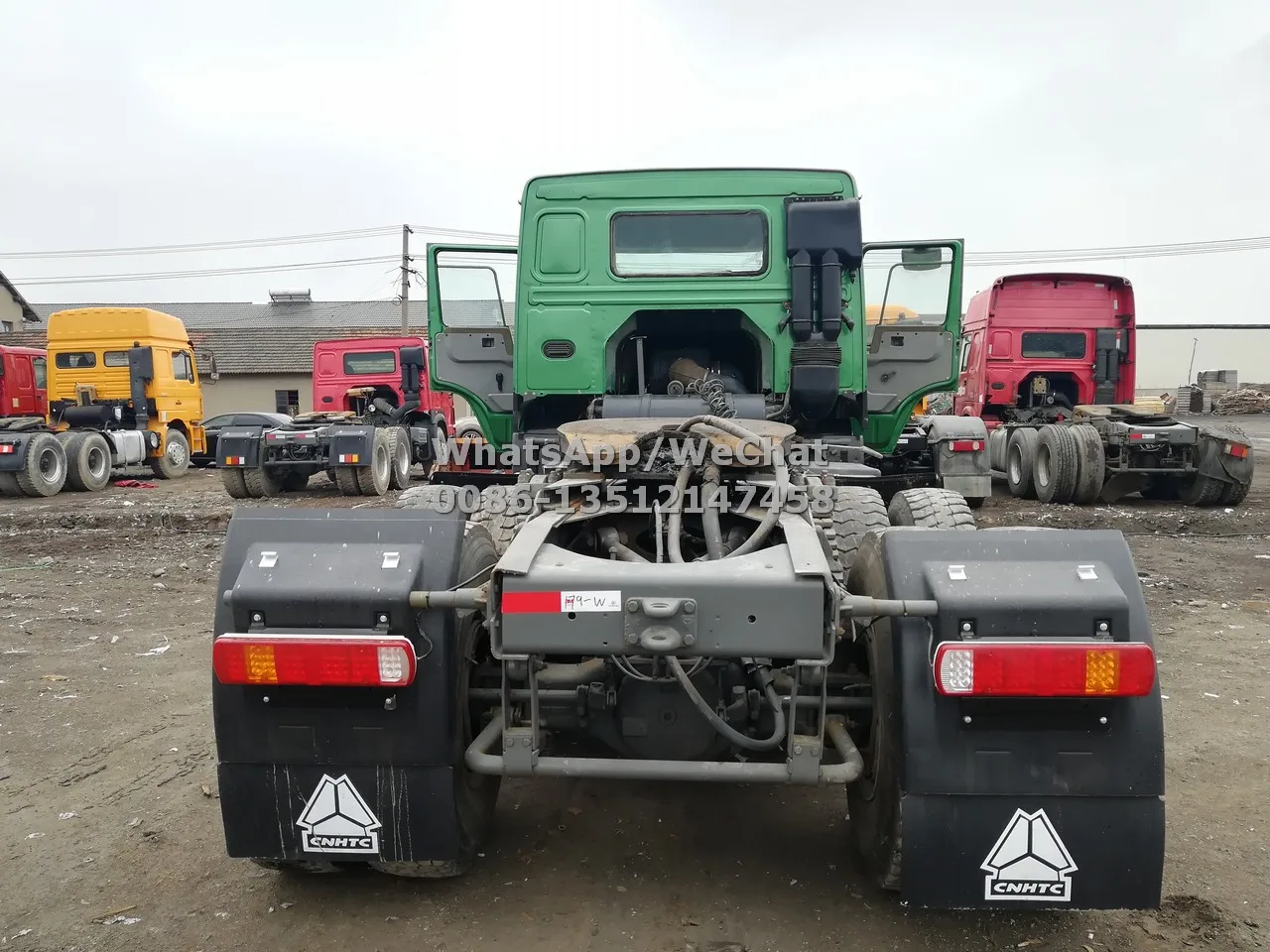 
Used Sinotruk HOWO Tractor head RHD, Right Hand Drive Green color low cabin for Africa 