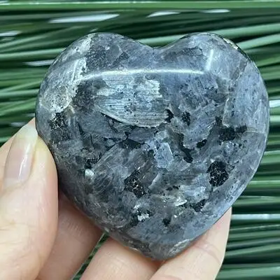  Хрустальный камень Larvikite в форме сердца лечебный черный индийский натуральный минерал любовь декор пальмы энергия 1 2 сверкающий драгоценный