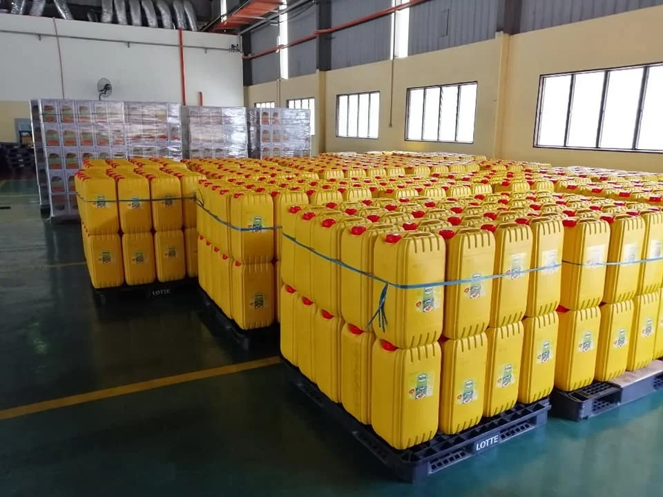 Vegetable Cooking Oil Suppliers from Malaysia/vegetable Refine Palm Oil Cp8 Wood Oil Malaysia from MY;4 99.99 Purity AA Grade
