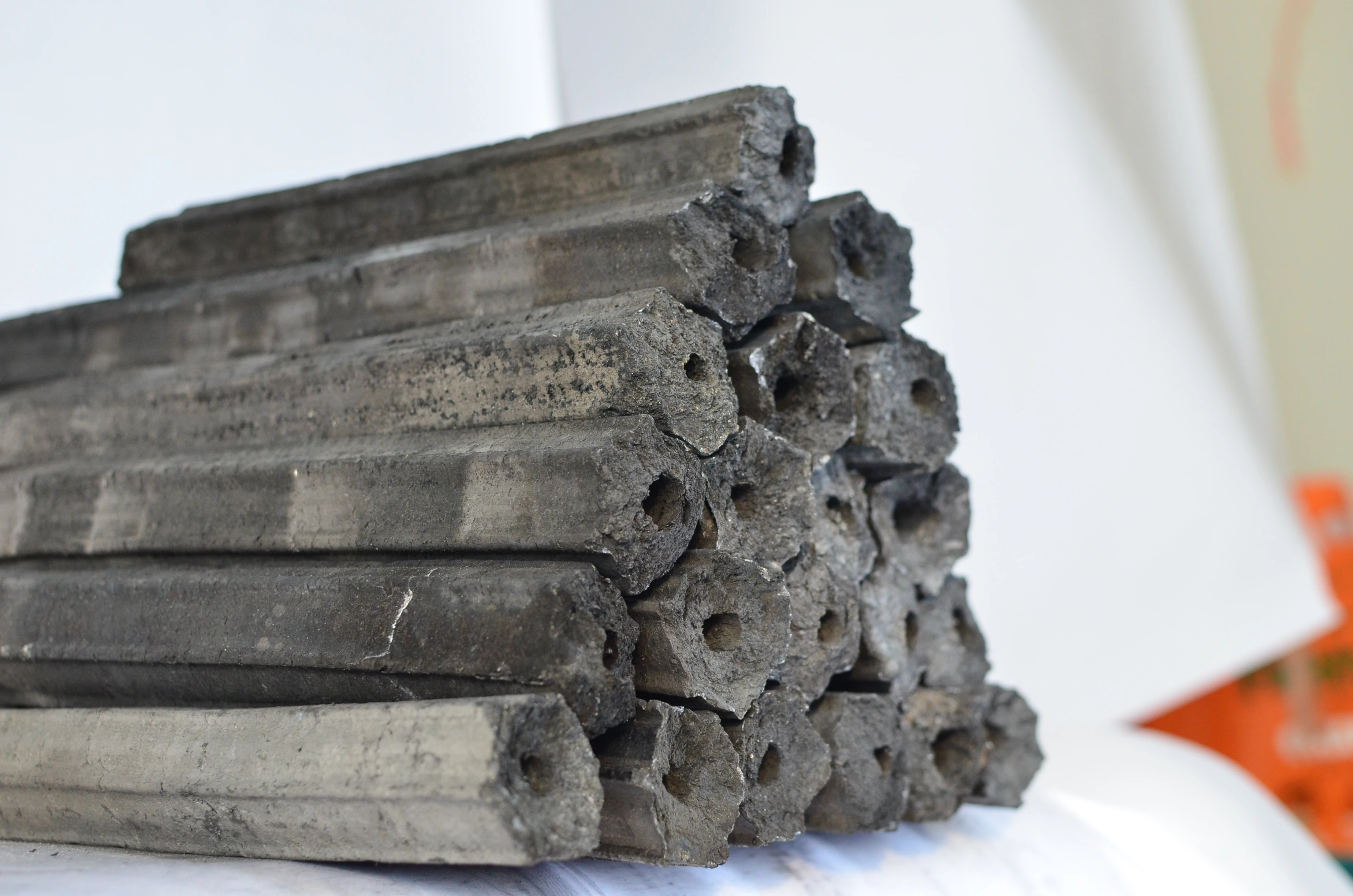 BBQ CHARCOAL WHITE ASH HEXAGONAL SAWDUST CHARCOAL COAL FROM VIETNAM INDONESIA QUALITY EXPORTER