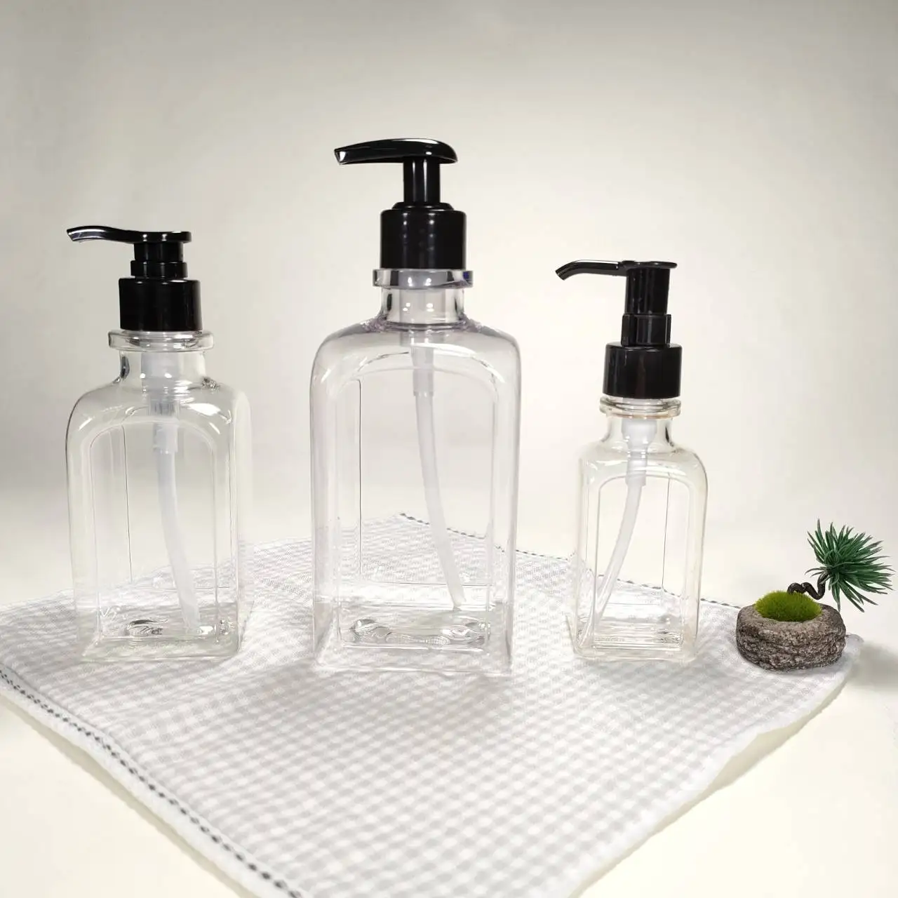 500ml square shampoo plastic bottle with black pump