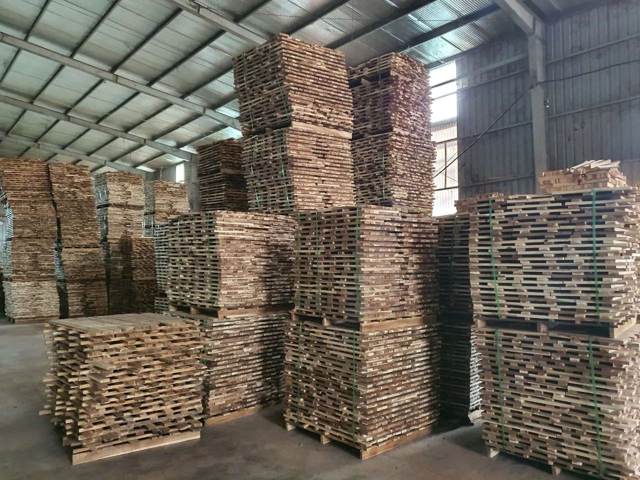 Создание Европейской поддонной мебели строительная другая древесина пиломатериалы AD KD акации Сосновая резиновая