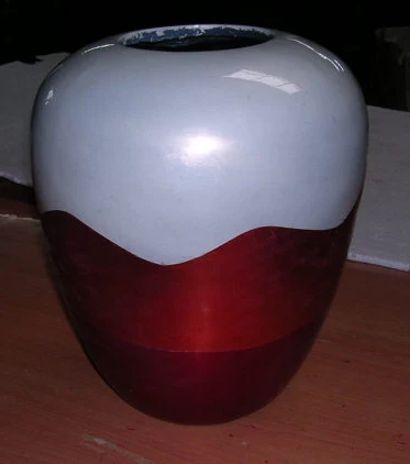 
Lacquer ceramic vase with two-tone colour 
