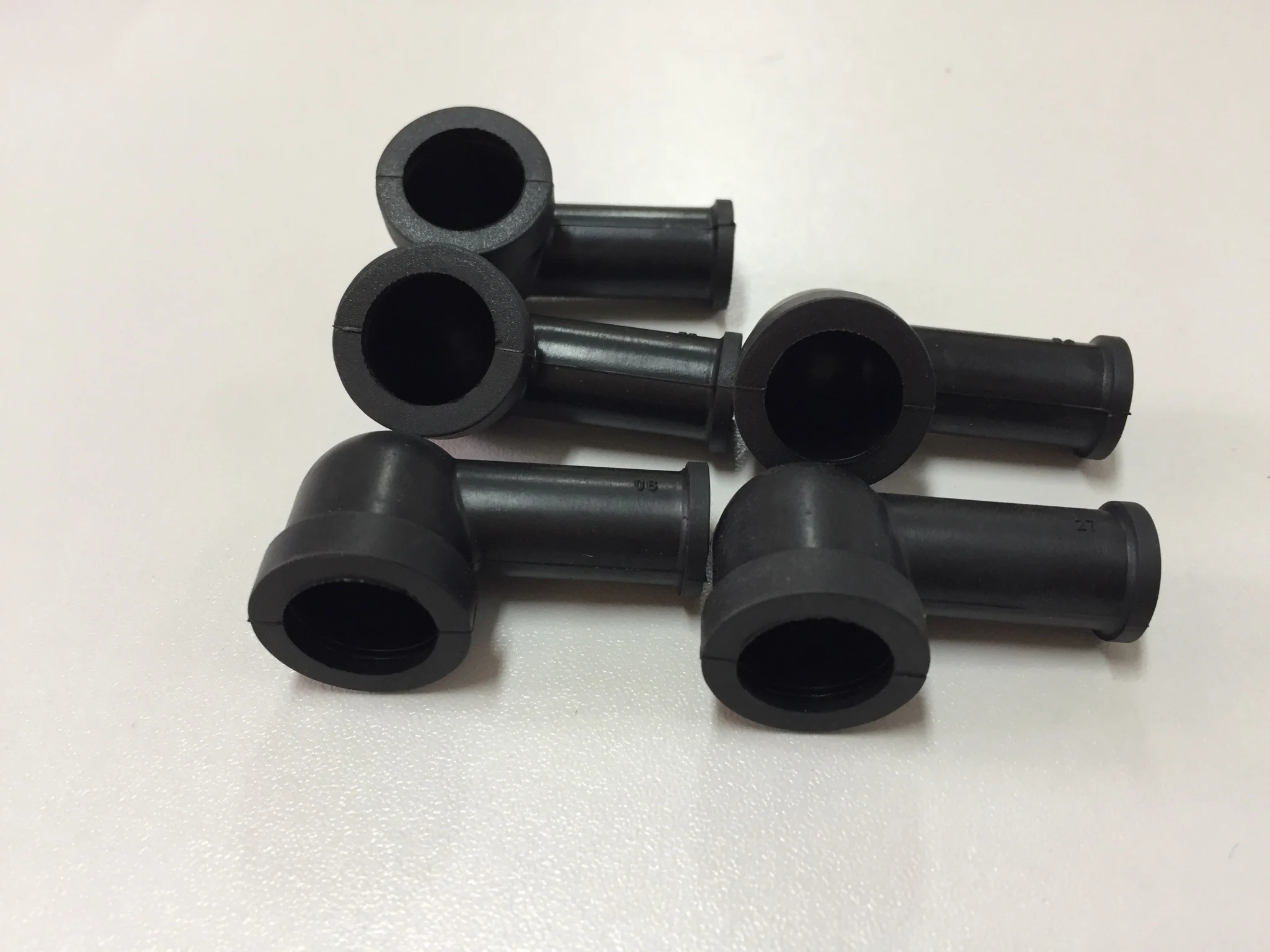  Резиновые запасные части/техническая резина/резиновые изделия на заказ автомобильные части резиновые детали