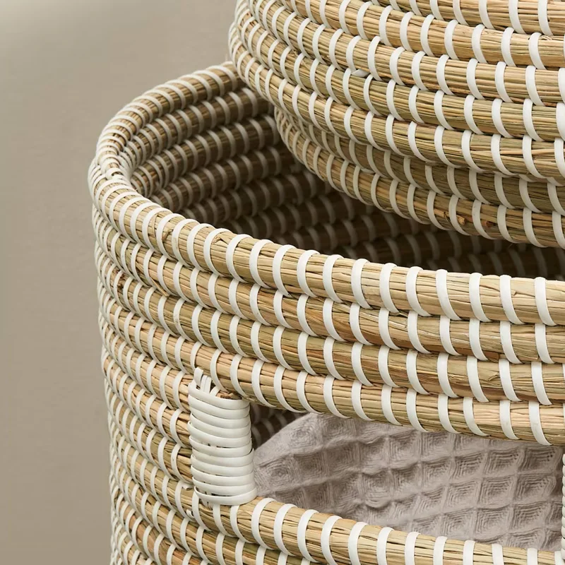 Best Supplier White & Navy Blue Weave Seagrass Laundry Basket Lidded laundry hamper Boho Storage Basket