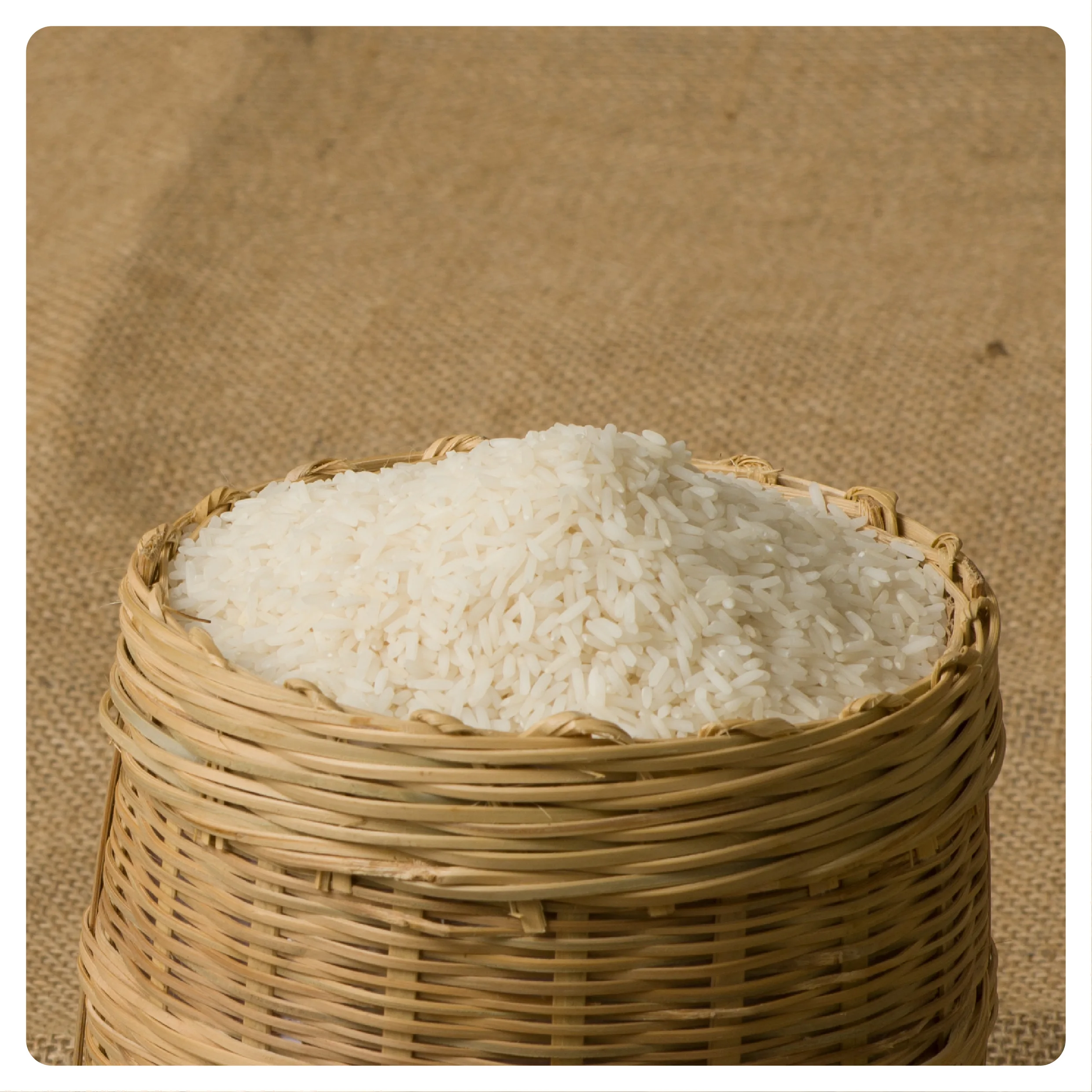 Сушеный ароматический рис со средней зернистой структурой максимальное увлажнение 12% мягкая текстура срок годности 18 месяцев Вьетнам