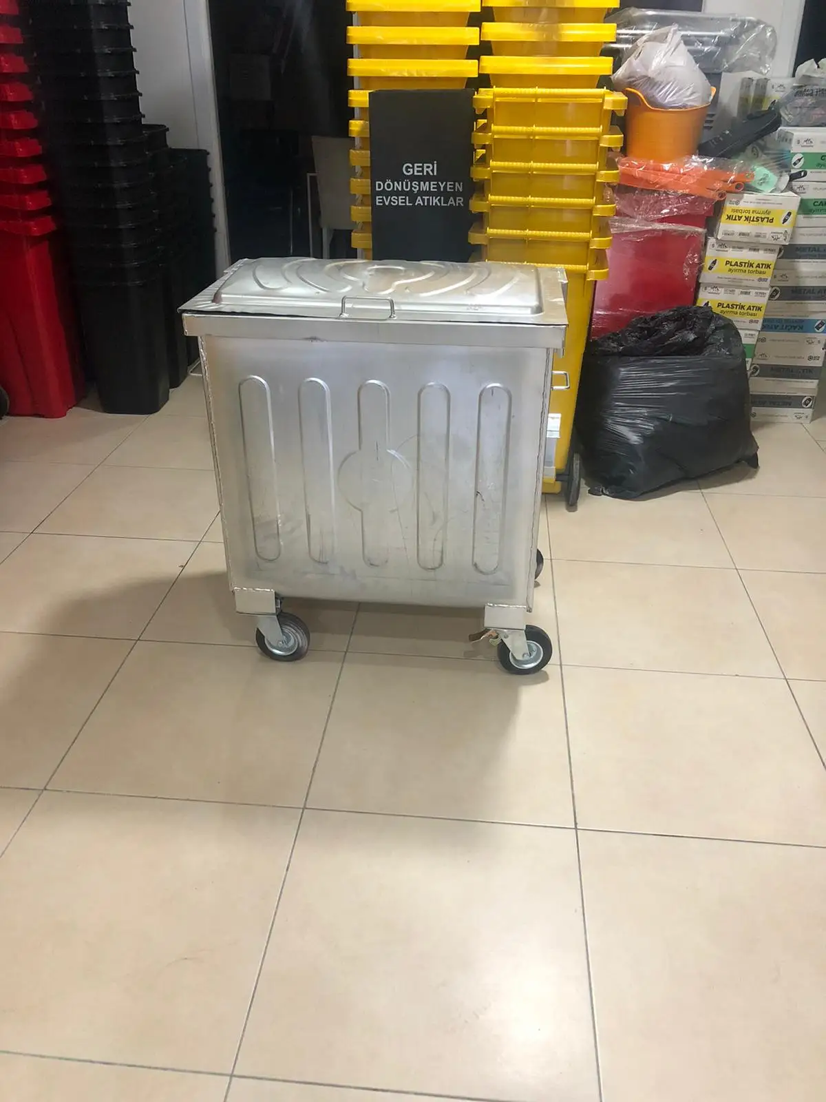 1100 контейнер для мусора из нержавеющей стали оцинкованный. Цена по прейскуранту завода-изготовителя быстрая доставка высокое качество с гарантия 2 года.