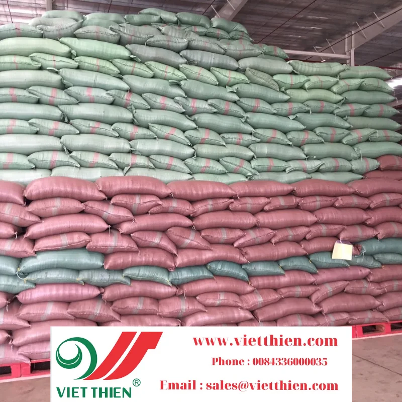 Чистые сырые кофейные зерна без вредных веществ, без консервантов обеспечивают здоровье и безопасность потребителей