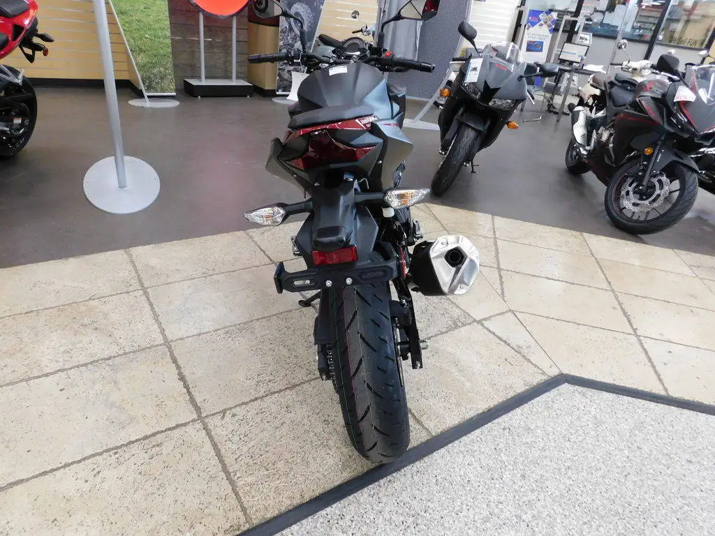 Power Bike 2021 Z400 ABS Racing Motorcycle Brushless Red Black 399cc ENGINE 4-stroke > 80km/h Gas / Diesel 3.7 Gal > 2000W 60V