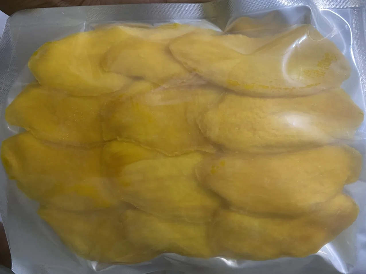 Vietnam Food and Beverage Dried  Mango Type  Sweet Taste Oval Shape 12-14 Month Shale Life 1 KG Yellow Color Vietnam