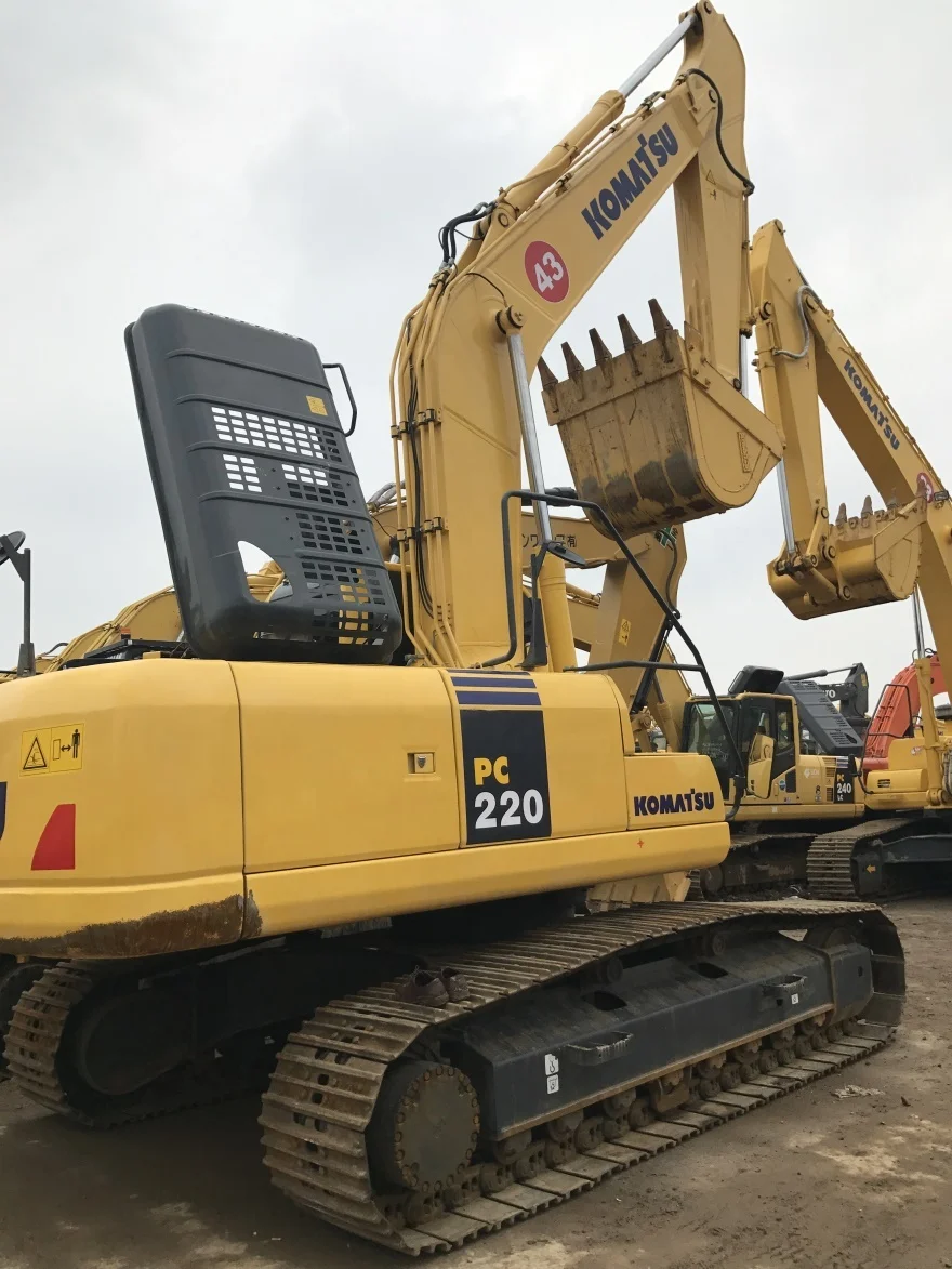 22 тонны PC220 знаменитый японский бренд Komatsu б/у гусеничный экскаватор на