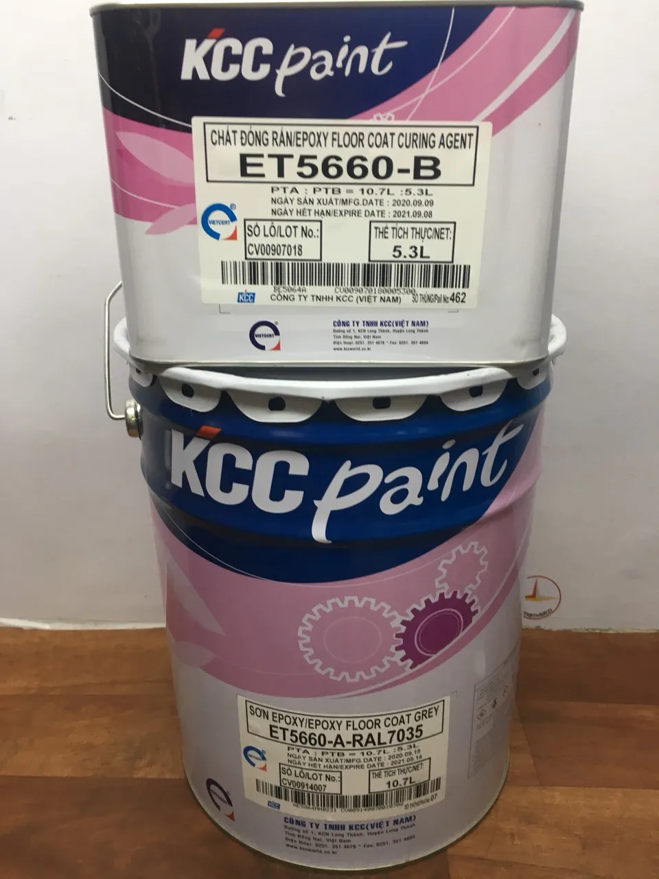 
Grey Epoxy Paint Floor Topcoat ET5660 finishing coat for use on concrete or cement mortal paint with high gloss 