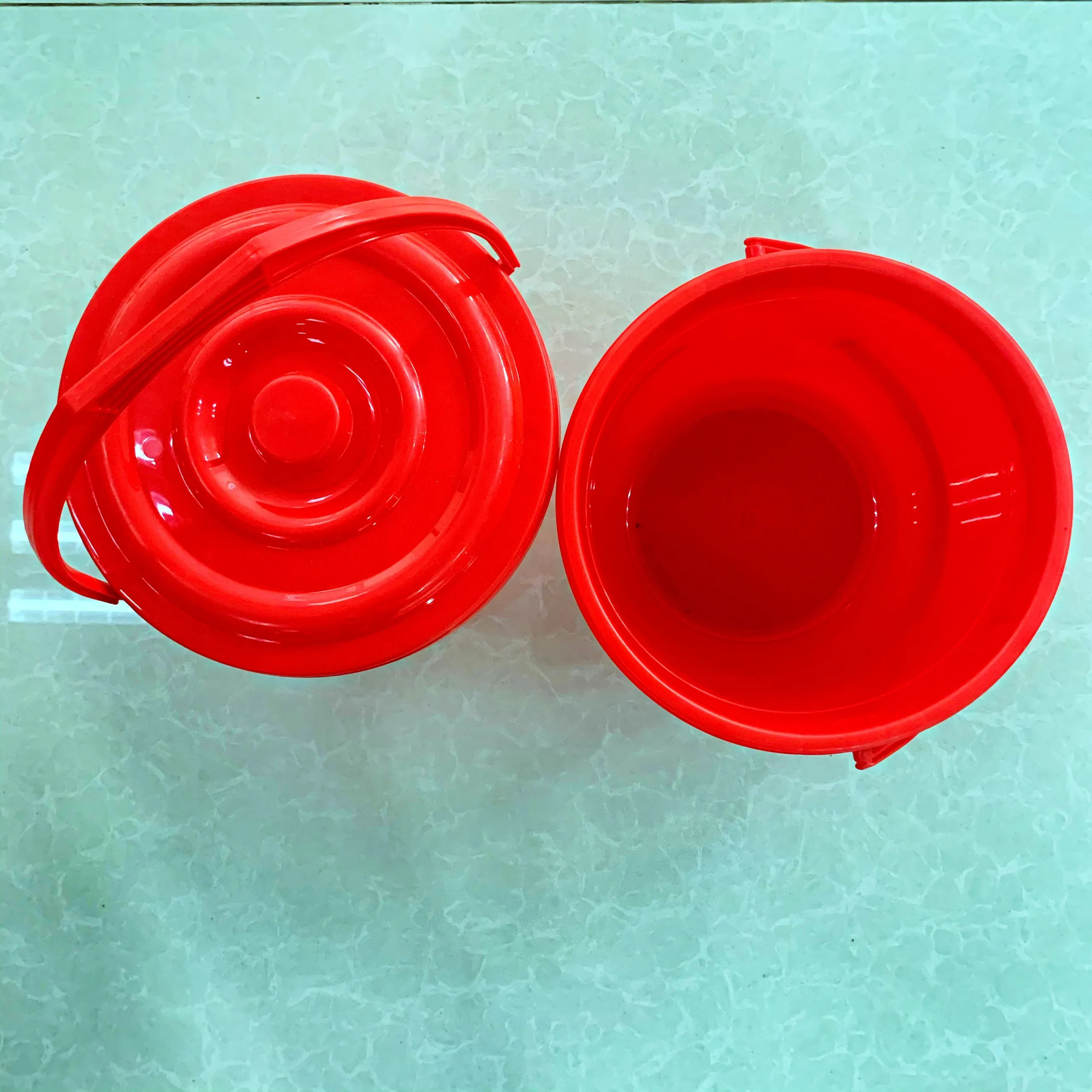 Высококачественное пластиковое ведро с 10 литрами воды (250*225)