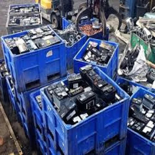 Батарея обрезков высококачественный автомобильный аккумулятор сливается свинцовый лом для