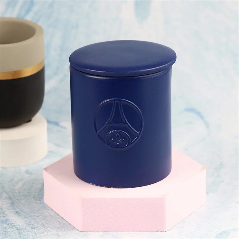 Low MOQ private label candle manufacturer customised small order scneted candles luxury with custom candle jar ceramic clay