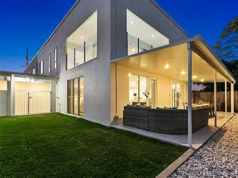 Custom Design Quick Build Large Space Frame Prefab House, Warehouse Heavy Weight Warehouse in Steel Structure DE Contemporary