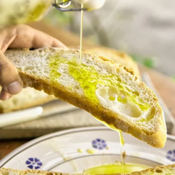 Hot Sales Italian GARLIC FLAVORED EXTRA VIRGIN OLIVE OIL for export