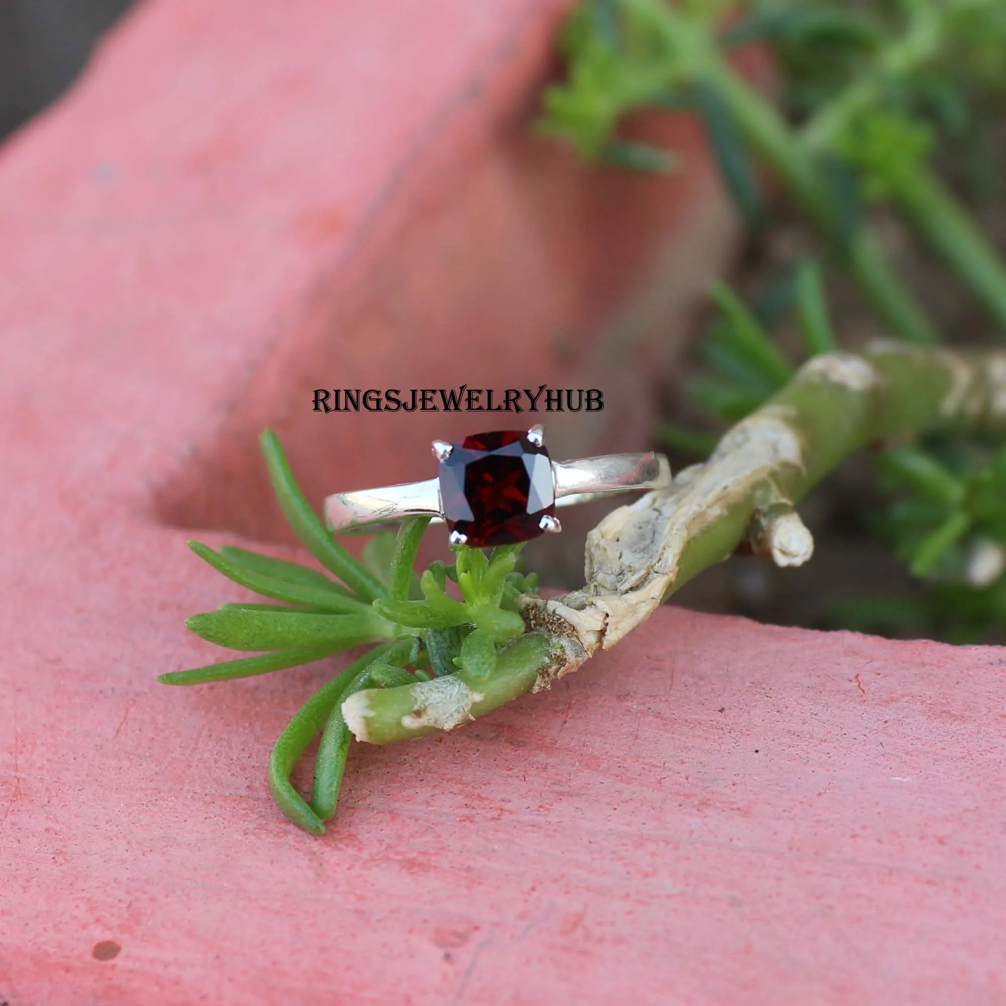 
Female Mozambic Garnet Ring Solitaire 925 Sterling Silver Ring For Women Engagement Ring Silver Gemstone Jewelry 