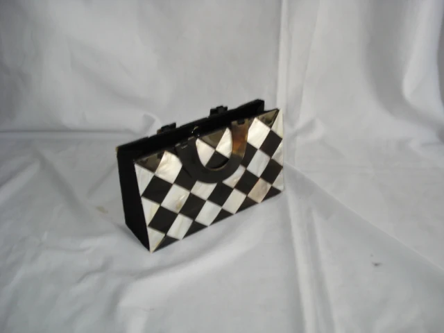 
Shell handbag with many designs 