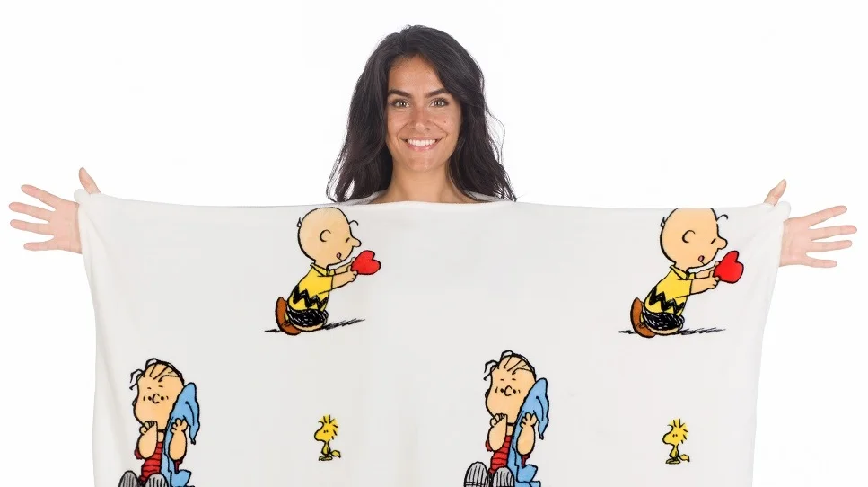 KANGURU MOMONGA PEANUTS WEARABLE FLEECE BLANKET