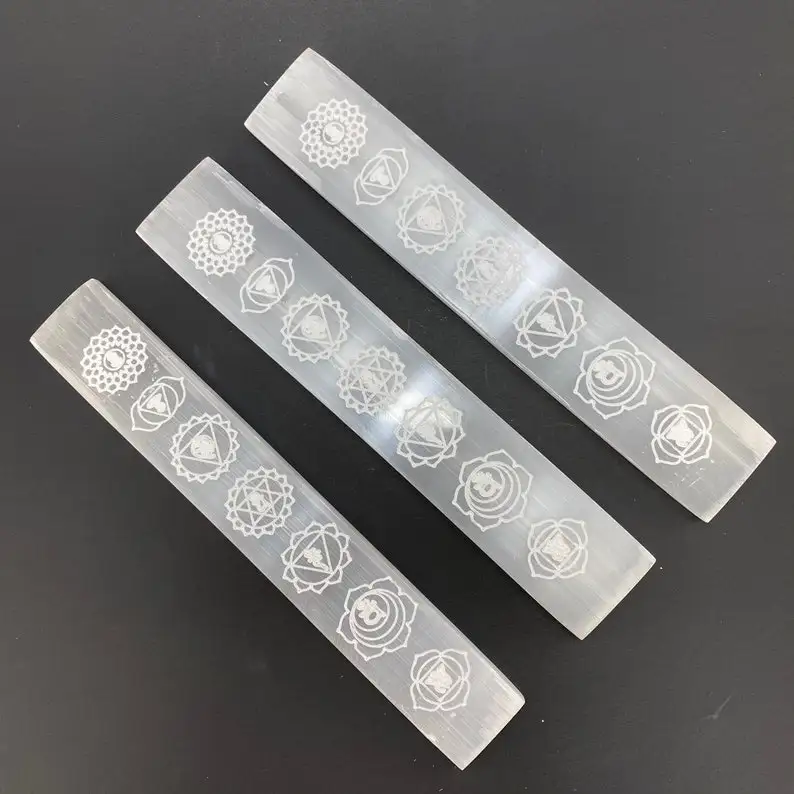 selenite crystal charging plate Engraved seven chakra with 7 chakra tumble Healing Crystals and stones