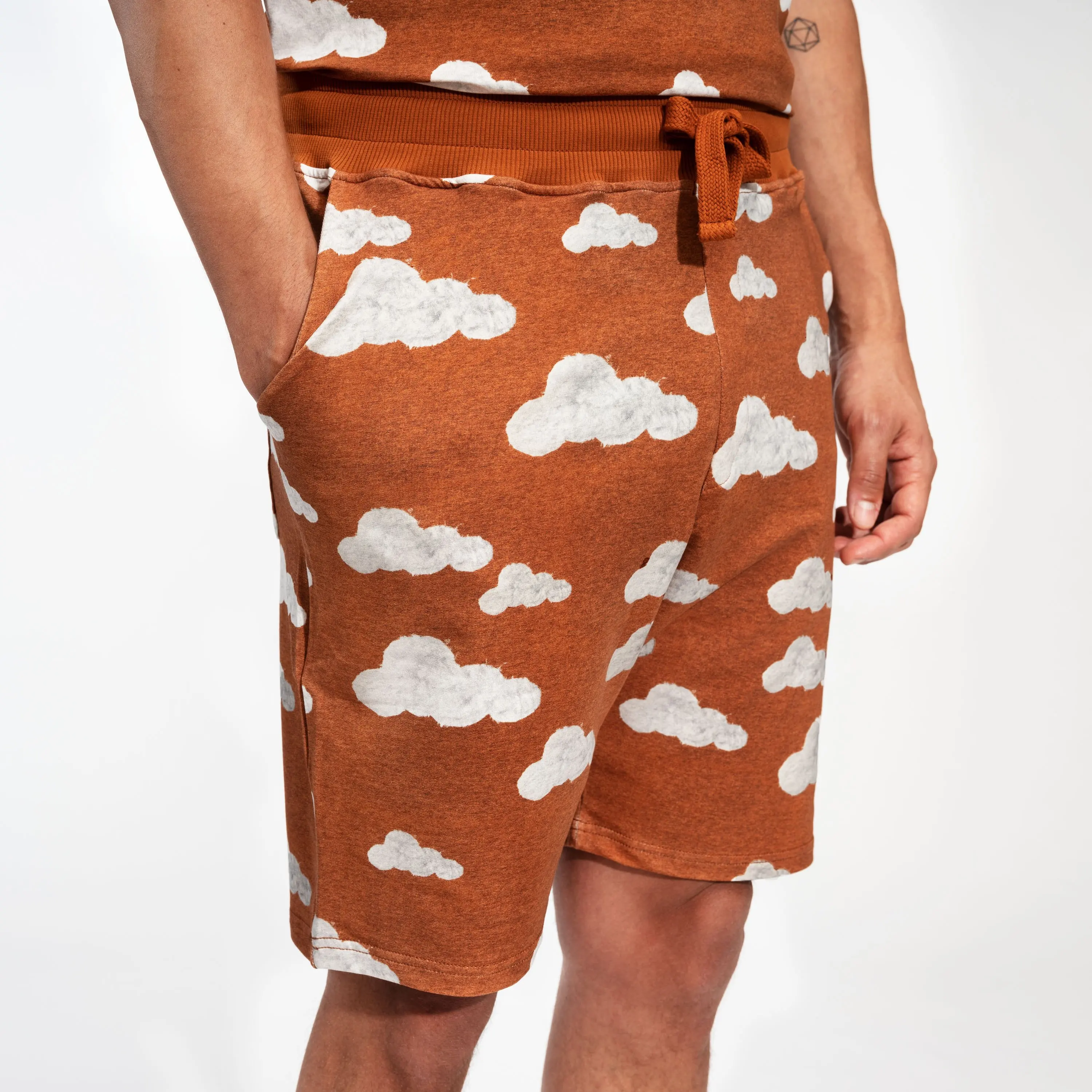 Компания Yukari презентовала высококачественный мужской короткий комплект с новым дизайном сублимационный дизайн