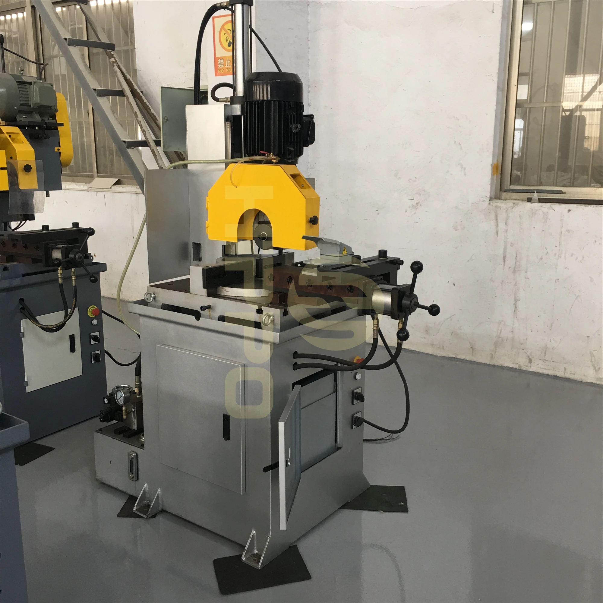 
Hydraulic semi-Automatic Metal Steel Pipe Cutting Machine 