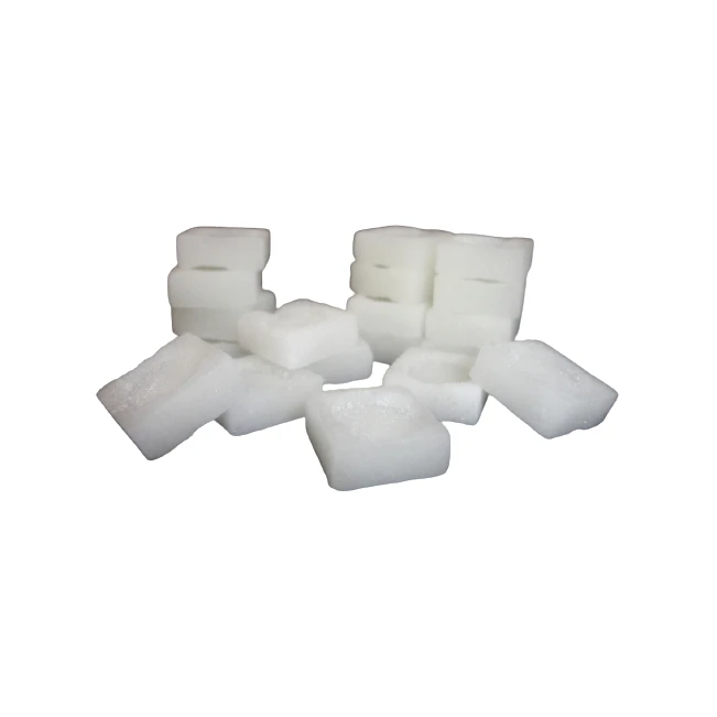 Малазийский производитель объемная упаковка полудымчатая камфора с мягкими черными плавающими частицами в упаковке 1