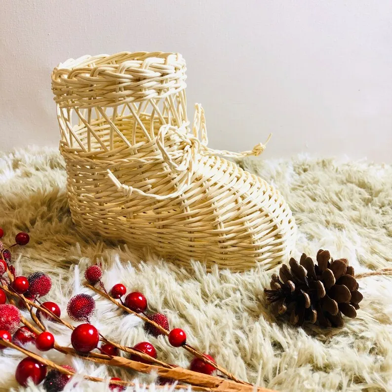 Hot Selling Rustic Decor Handmade Rattan Shoe, Wicker Natural Handmade Toy, Christmas Bell Ornaments Decor