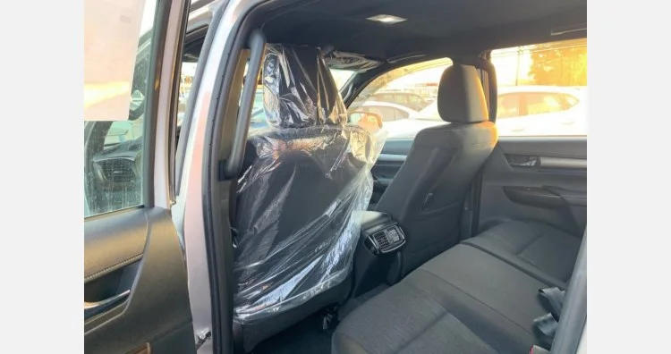 2020  To yota Hilux Adventure SR5 Double Cabin Manual Pickup 4x4