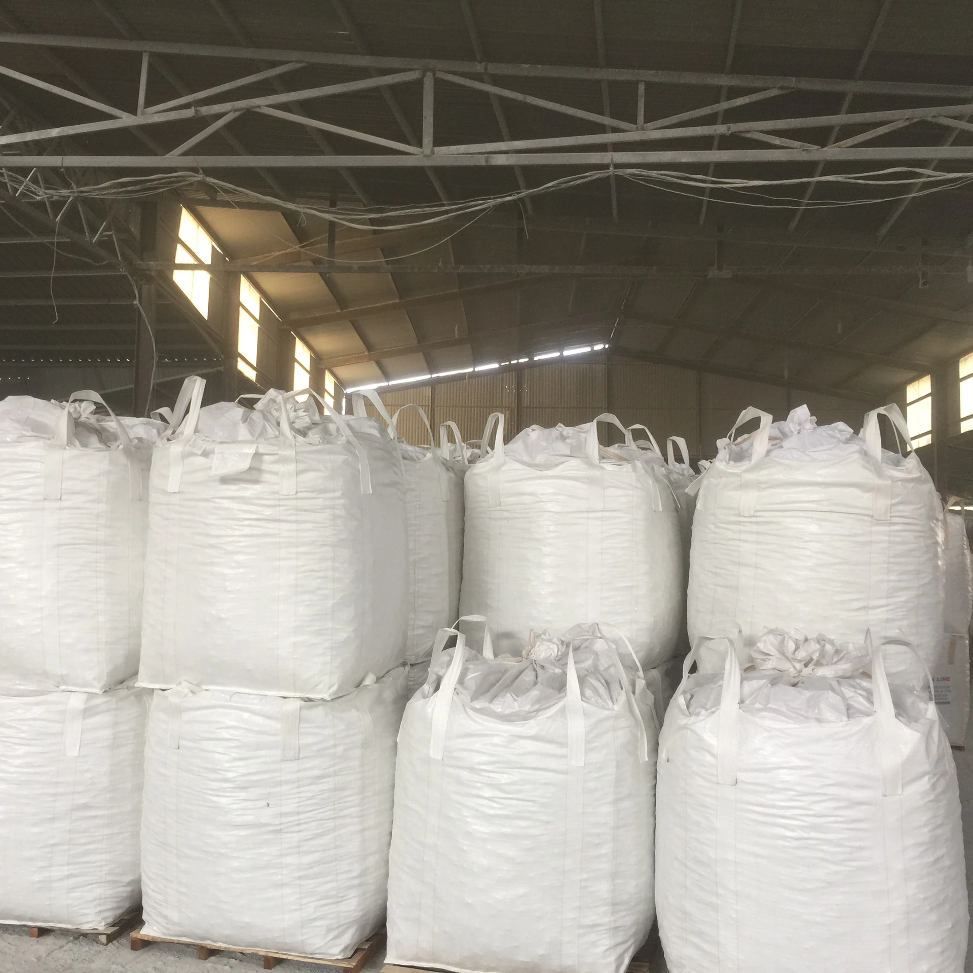 GOOD PRICE HIGH QUALITY BURNT LIME CAO 90% MIN // QUICKLIME LUMPS MADE IN VIETNAM