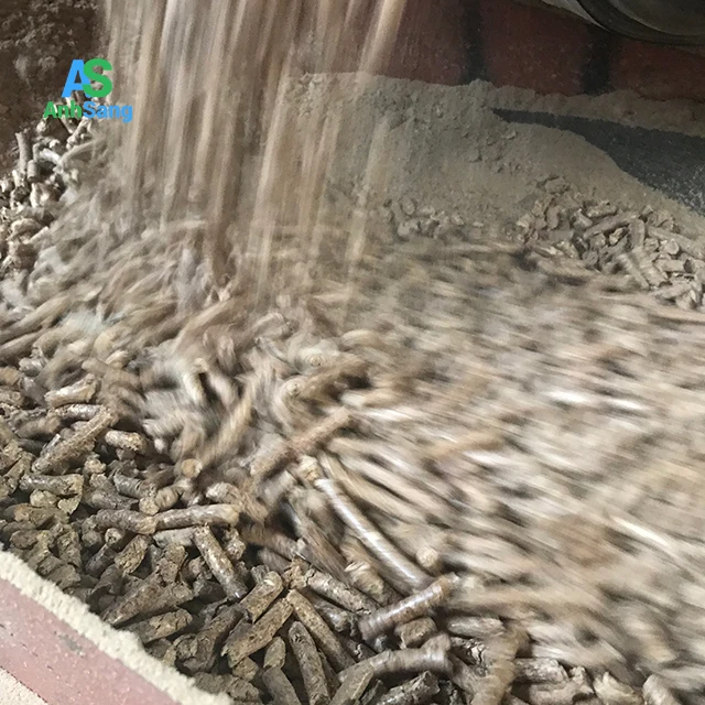 Экспорт 4 контейнеров для древесных гранул биомассы, используемых для сгорания котлов