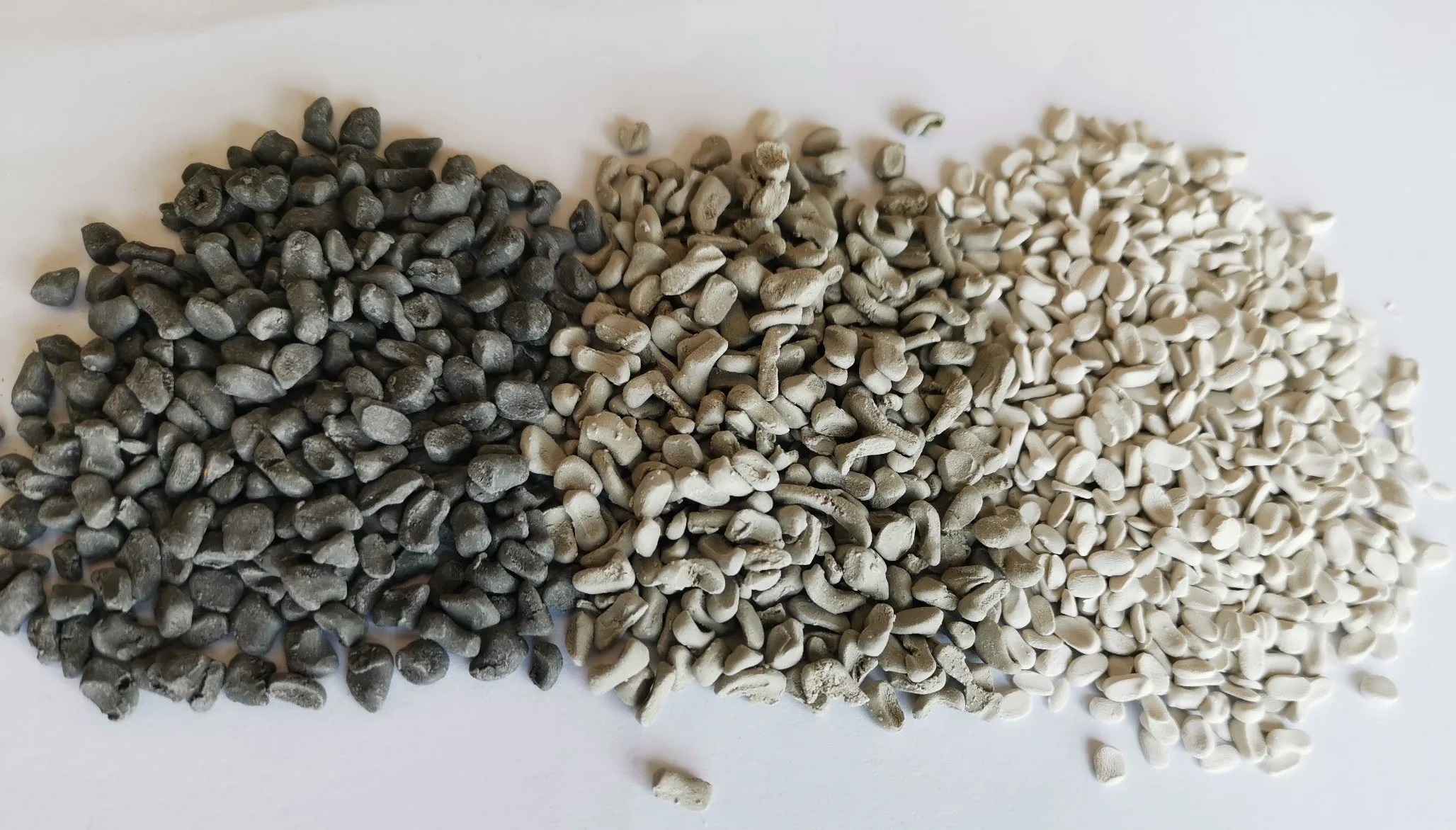 One Gray Desiccant Masterbatch Plastic Defoaming Masterbatch For Blowing Film