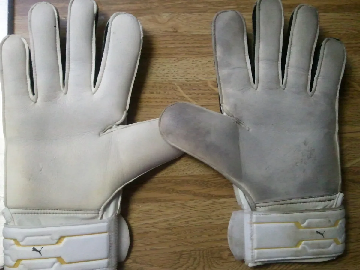 Hot Soccer Gloves High Quality latex goalkeeper finger protected