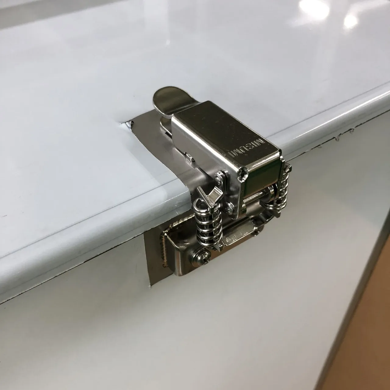 Turning and milling machine water and oil transport vehicle-oil tank with top