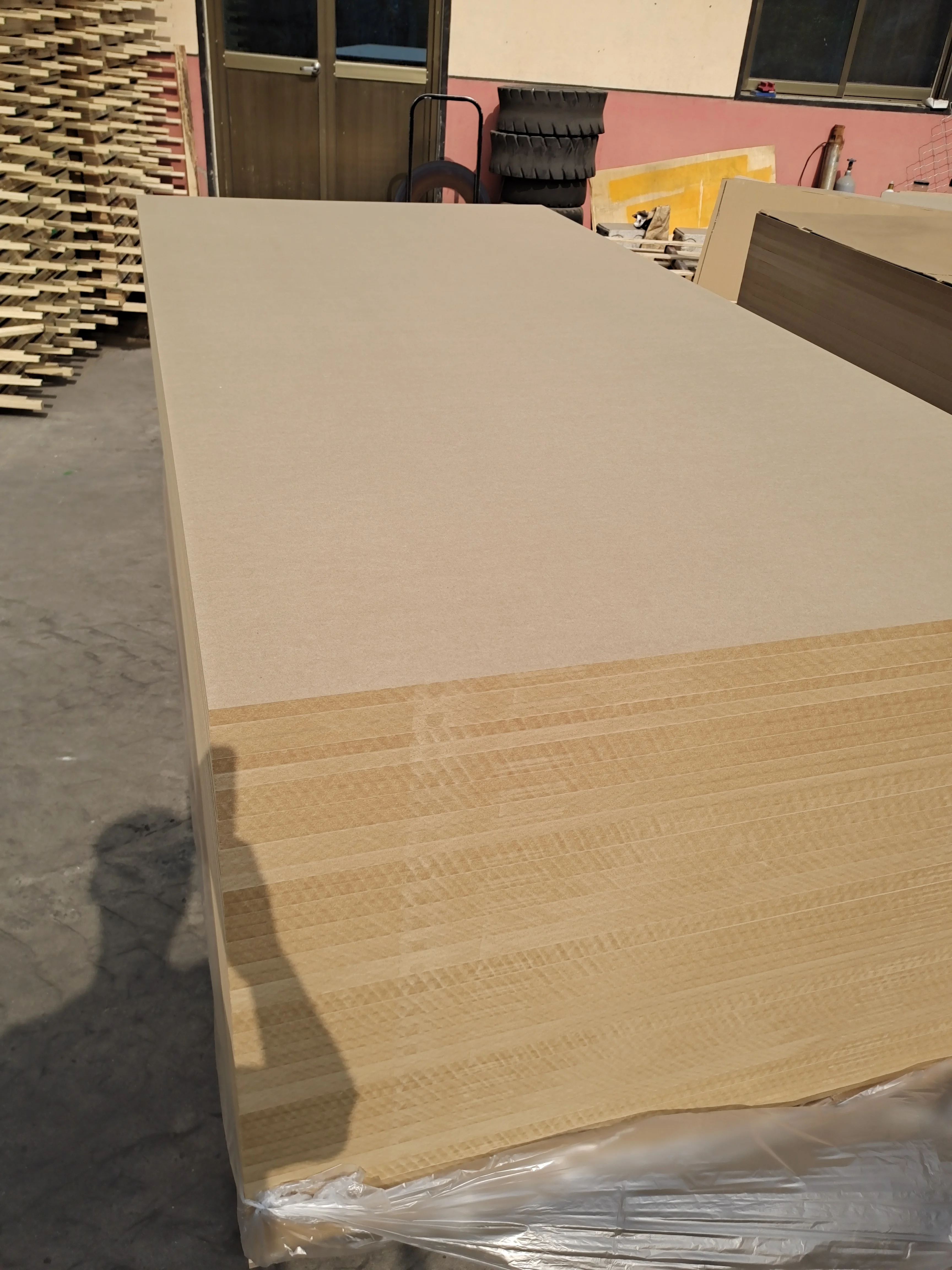 Китайская фабрика оптовая продажа МДФ цена высокая плотность E0 доска для корейского рынка 18 мм