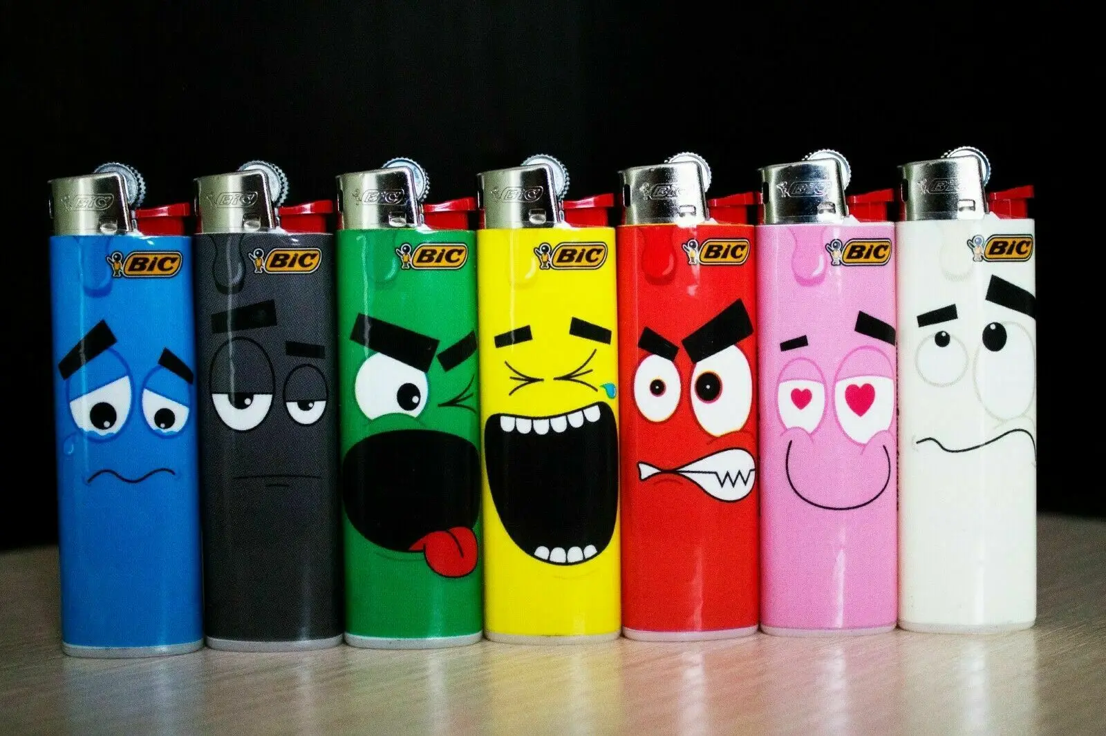 Зажигалка BIC Maxi (J26) и зажигалка Mini (J25)