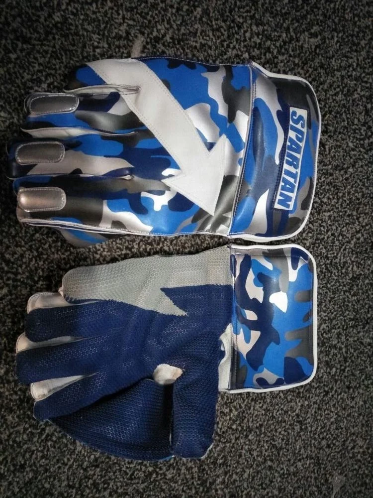 
CRICKET WICKET KEEPING GLOVES 