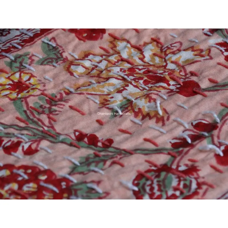 Индийское Персиковое цветочное покрывало ручной работы красивое домашнее декоративное оптом хлопковое Kantha с принтом