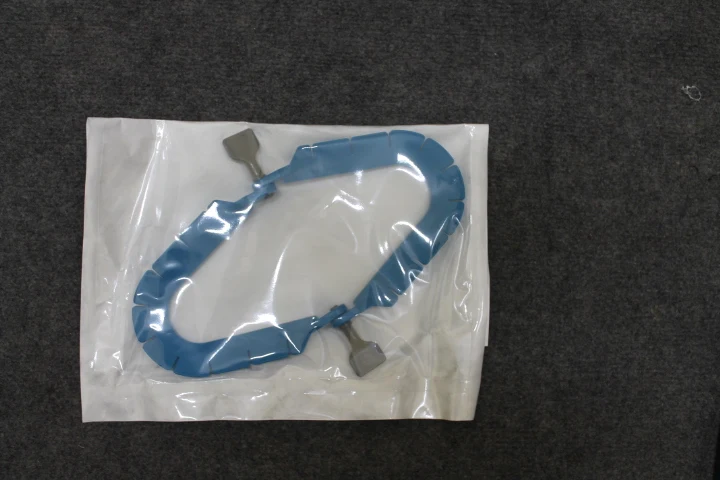 Surgical Instrument Disposable retractor rings in Surgical room